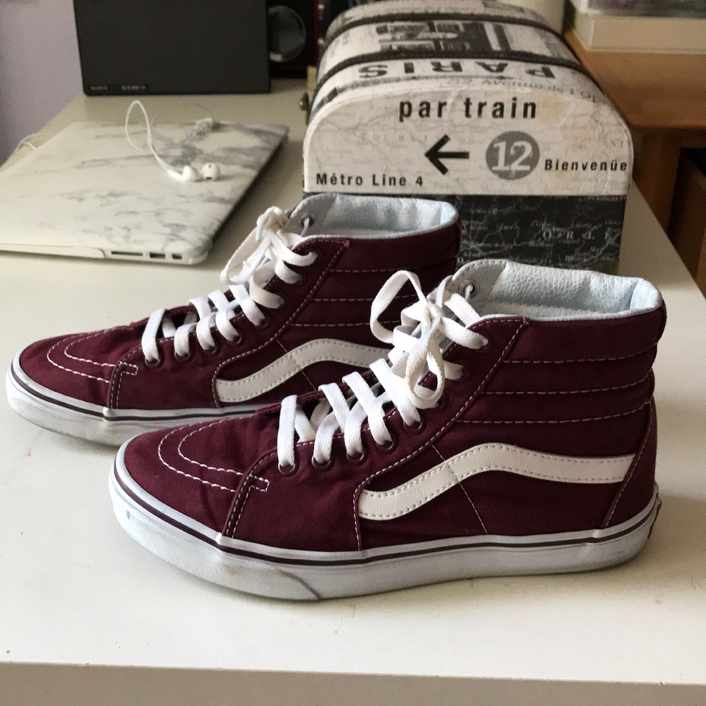 size 8 women’s high top//vans//maroon.
